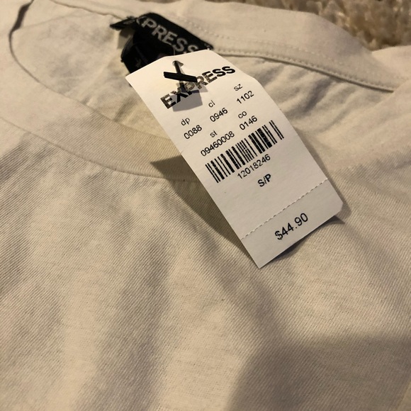 ❌SOLD❌ Express skull shirt - Picture 4 of 4